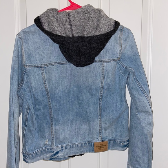 Abercrombie Jean jacket size small - Picture 2 of 3
